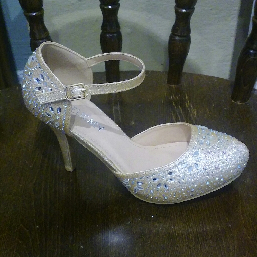 NEW Mary Jane platform heels